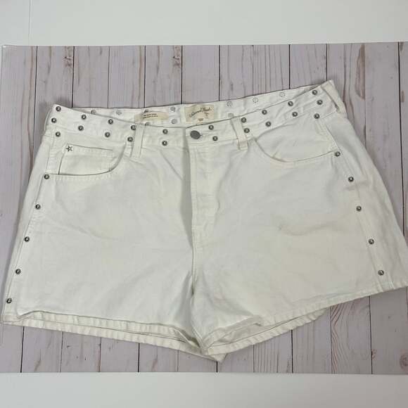 Universal Thread Pants - UNIVERSAL THREAD 90s baggy short white denim silver studded jean shorts - size 1